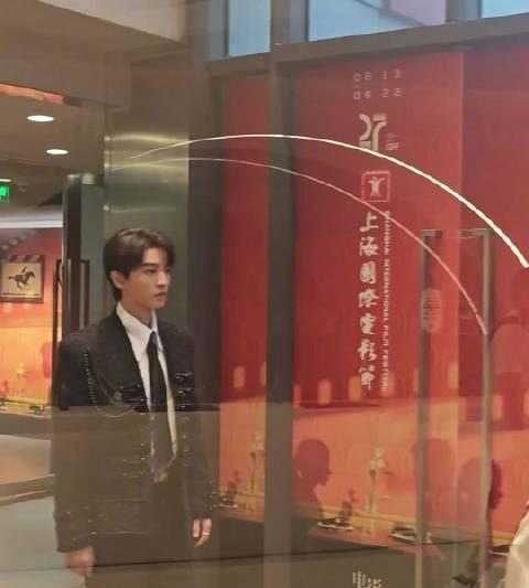 海外党追星血泪史：王俊凯电影节跑太快，腾讯视频根本追不上！