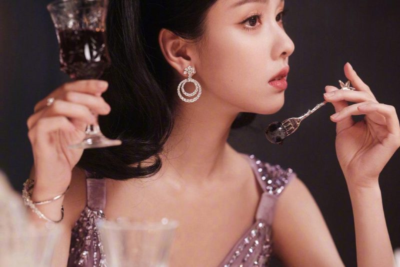 陈都灵惊艳亮相微博电影之夜！海外用户如何解锁完整直播？