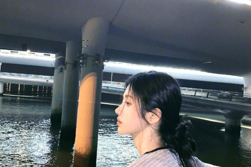 鞠婧祎随手拍美出圈！海外粉丝如何解锁这些神图？