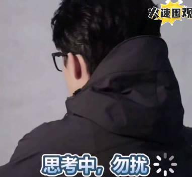 王楚钦墨镜表情包上线！海外华人如何解锁国服同款快乐？