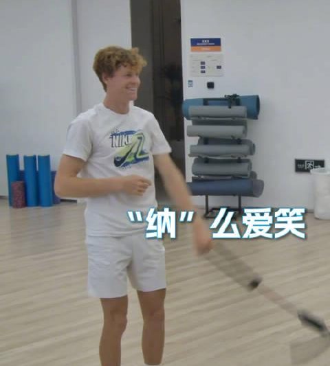 辛纳独家热身秘籍大公开！花式跳绳+壶铃训练，原来职业选手是这样练的