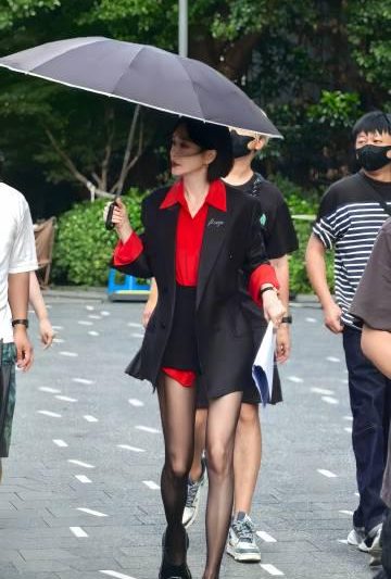 海外追剧党必看！5招教你解锁国内影视资源，秦岚新剧《闪耀如她》再也不卡顿