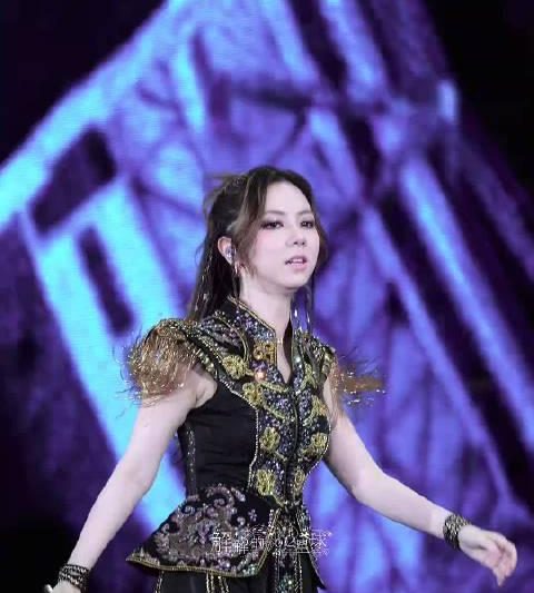 海外华人追星指南：三步解锁邓紫棋演唱会现场，告别地域限制烦恼