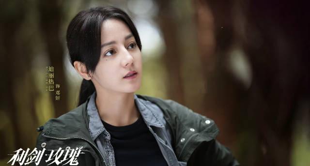 海外华人追剧遇阻？迪丽热巴新剧《利剑玫瑰》高能审讯片段引发观看焦虑