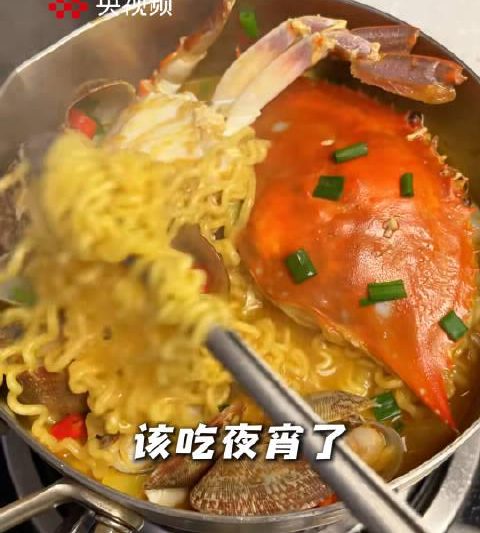 深夜食堂大赏：假期夜宵美食图鉴，哪款是你的心头好？
