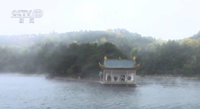 庐山三天过三季?冷空气突袭气温骤降20度,网友直呼:江浙沪还在夏天挣扎!
