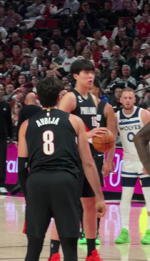 杨瀚森NBA首秀惊艳亮相!5分钟2分1板表现你打几分?