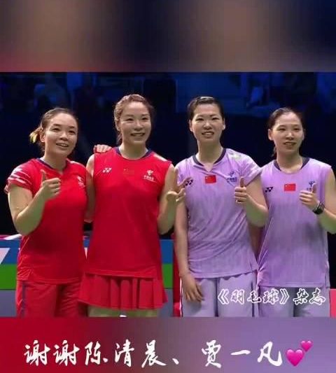 刷到凡晨组合谢幕视频时，我正在纽约凌晨的咖啡馆赶工——她们拥抱时眼角的泪光，突然让我想起十年前校队夺冠的夏天