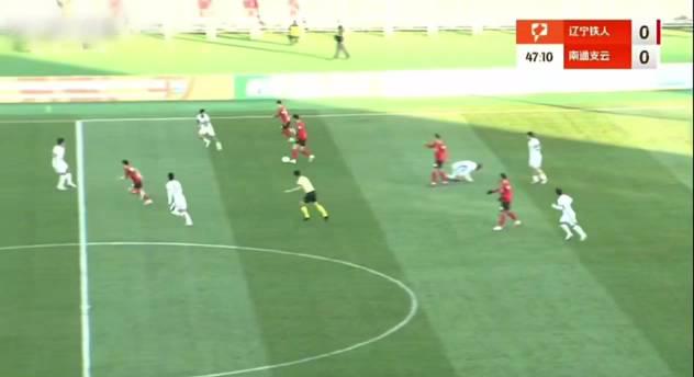 在澳洲凌晨三点刷到辽宁铁人冲超成功，我对着屏幕哭了十分钟才想起时差