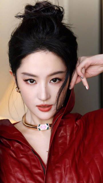 刘亦菲惊艳好莱坞!《木兰红》造型美出圈,海外华人如何同步追星?