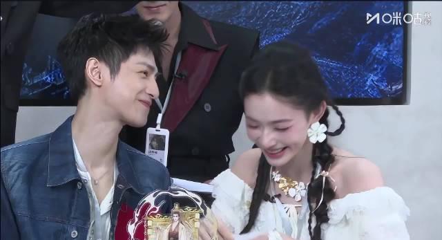 罗云熙成林允笑点开关?憋笑挑战现场失控,网友直呼:这糖太甜了!