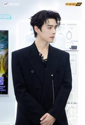 《水龙吟》主演空降咪咕扫楼!现场宠粉互动超暖心,海外剧迷速看