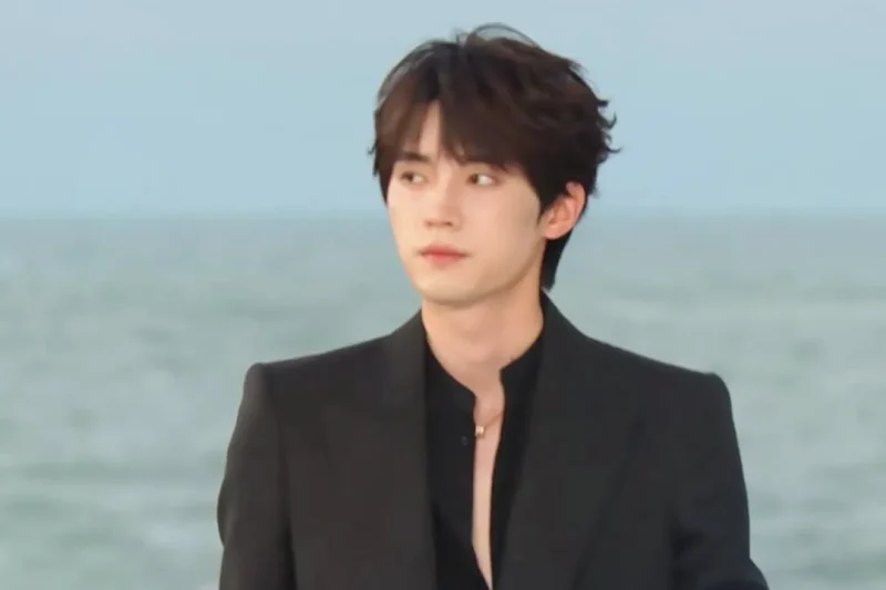 海外华人如何解除地区限制观看ELLE红毯盛典？周翊然黑色套装惊艳全场