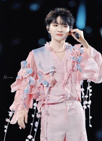 演唱会现场突发状况？周深紧急叫停背后的暖心真相