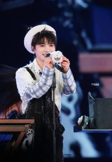 演唱会现场突发状况?周深紧急叫停背后的暖心真相