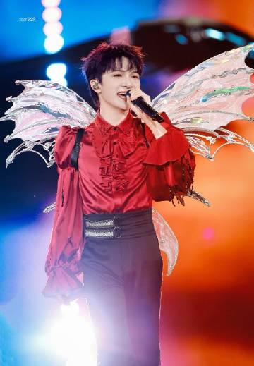 演唱会现场突发状况?周深紧急叫停背后的暖心真相