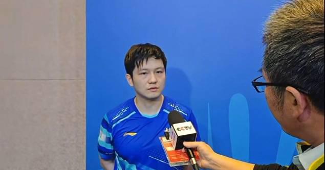 刷到樊振东全运会采访视频时,我正被海外延迟卡到想砸电脑——突然想起当年宿舍看球的日子