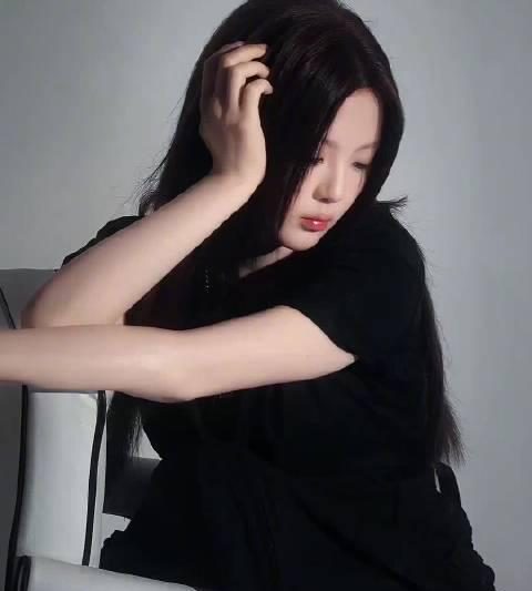 杨超越颜值身材双杀！海外华人如何解锁完整版女神动态？