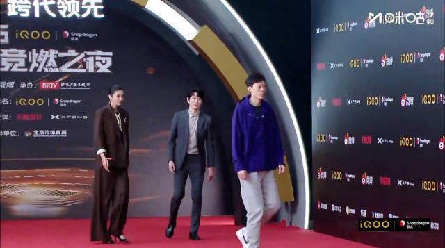 三大冠军同框走红毯！身高碾压全场，网友直呼：这气场太强了