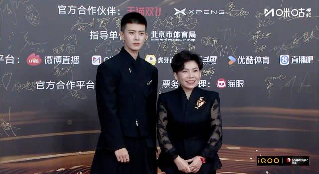 海外华人追剧遇阻?邓亚萍任嘉伦红毯同框引爆思乡情结