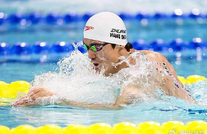 游泳健将汪顺再创佳绩!200米混合泳轻松晋级决赛,明晚见证巅峰对决