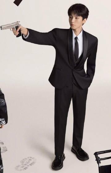 王俊凯官宣话剧演出!海外粉丝如何突破地域限制追星?