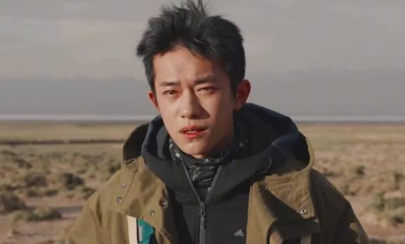 易烊千玺演技进阶指南:青年演员如何与自己较劲才能突破瓶颈?