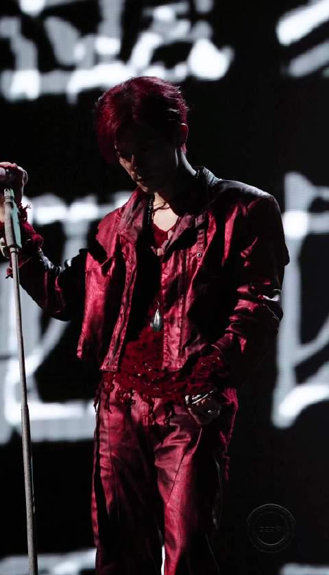 易烊千玺全运会高燃献唱!《四字歌》现场炸裂,海外粉丝急求观看攻略