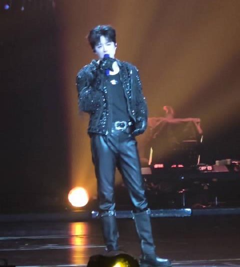 刘宇宁演唱会现场太燃了！一首歌唱哭无数追梦人，原来努力真的会被看见