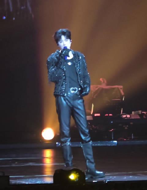 刘宇宁演唱会现场太燃了!一首歌唱哭无数追梦人,原来努力真的会被看见