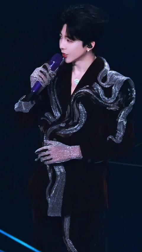 刘宇宁真空西装惊艳全场!海外华人如何突破限制观看完整演唱会?