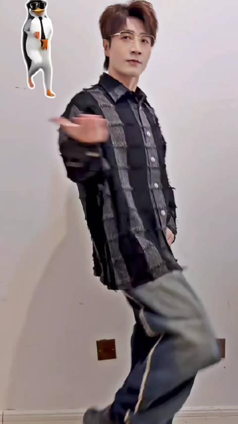 王铮亮企鹅舞引爆网络,海外华人如何突破地区限制观看完整版视频