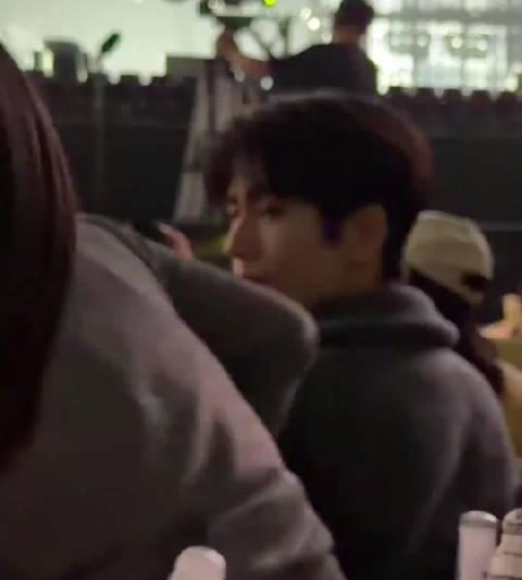 张凌赫路人视角帅出圈！教你如何360度无死角欣赏偶像神颜