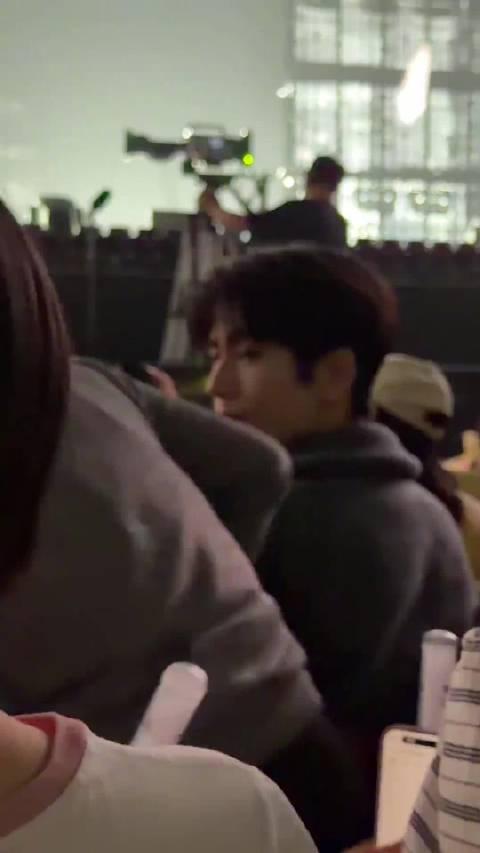 张凌赫路人视角帅出圈!教你如何360度无死角欣赏偶像神颜