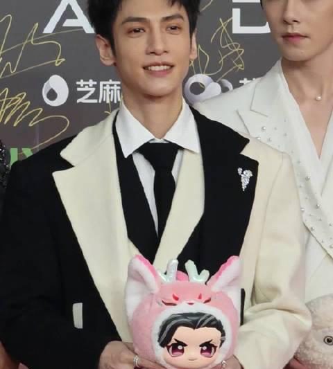 海外华人如何解决国内影视综艺地区限制？实用技巧分享与解决方案解析