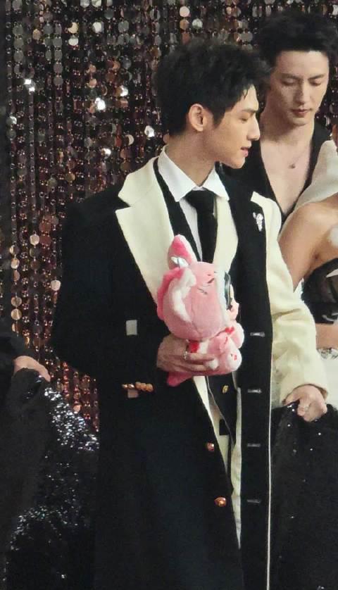 海外华人如何解决国内影视综艺地区限制?实用技巧分享与解决方案解析