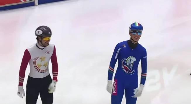 短道速滑惊现冰上喜剧人！两人决赛变搞笑表演，网友：这才是奥运精神