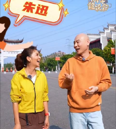 央视主持人朱迅名字暗藏玄机，红得快谜底竟与职业生涯完美契合