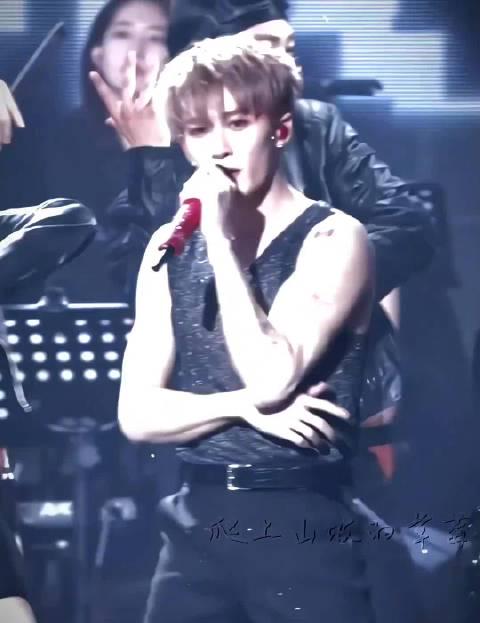 海外华人必看!檀健次喜提'刚子'新外号,粉丝集体沦陷魅力漩涡