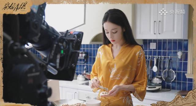 海外追剧党必看！3招教你解锁《枭起青壤》，迪丽热巴包包子名场面不再错过