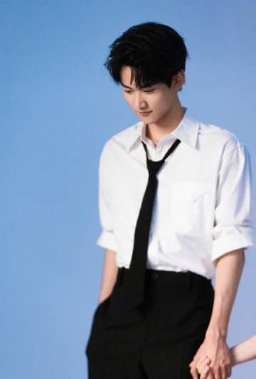 海外华人追剧困扰多？周柯宇新作《李雾》引发地区限制热议，这些方法帮你解决播放难题