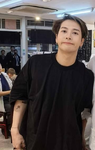 海外华人追剧遇阻?王嘉尔在线嘴瓢引爆话题,这些方法帮你解决地区限制