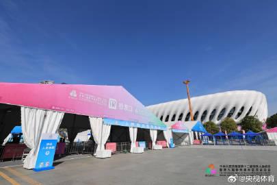 刷到残特奥会运动员在深圳打羽毛球的视频,我才发现:无障碍环境比金牌更暖心