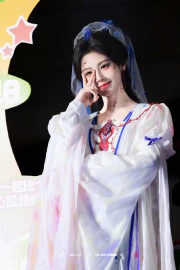 鞠婧祎与十年老粉合影曝光!双向奔赴的陪伴让人泪目