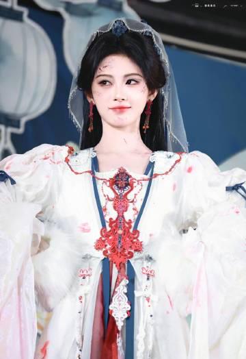 鞠婧祎与十年老粉合影曝光!双向奔赴的陪伴让人泪目