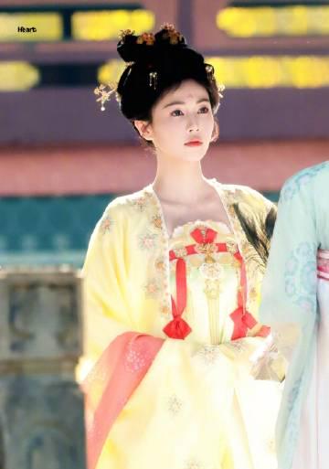 素颜也能美出圈!白鹿采访状态惊艳全网,原来这才是女演员的真实力