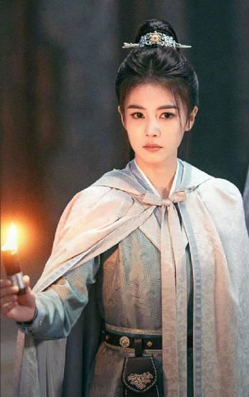 素颜也能美出圈!白鹿采访状态惊艳全网,原来这才是女演员的真实力