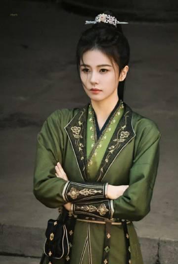 素颜也能美出圈!白鹿采访状态惊艳全网,原来这才是女演员的真实力