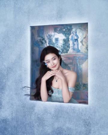 海外华人追剧困扰多?卢昱晓红毯造型惊艳背后暗藏这些播放难题