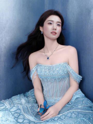 海外华人追剧困扰多?卢昱晓红毯造型惊艳背后暗藏这些播放难题